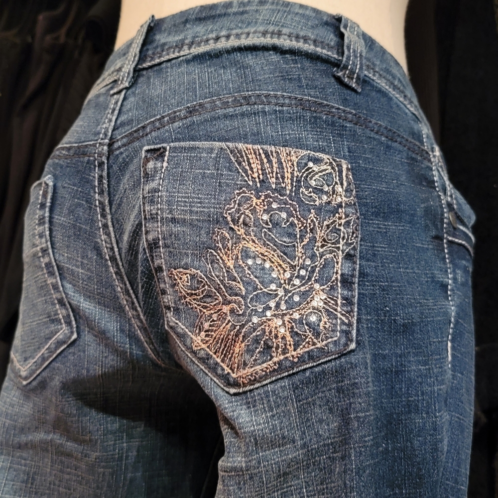 L.E.I. ♡ Dark Distressed "Ashley Trouble" Embroidered|Embellished Bling Jeans 3R
